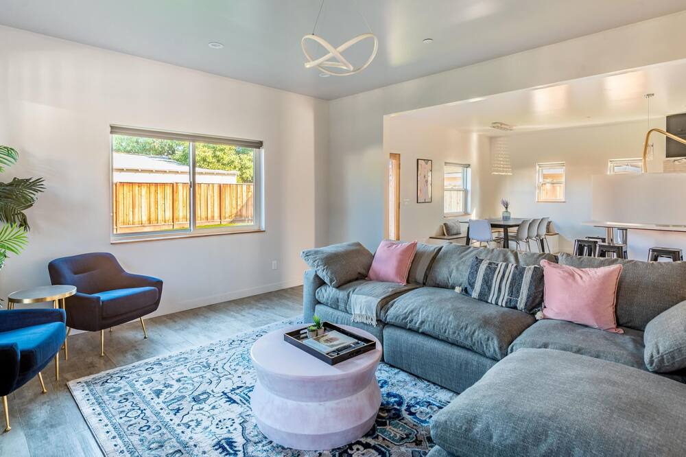 Photo of Livingroom in Northside