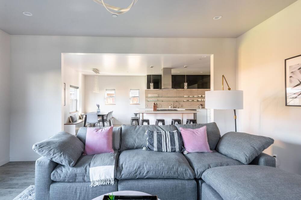 Photo of Livingroom in Northside