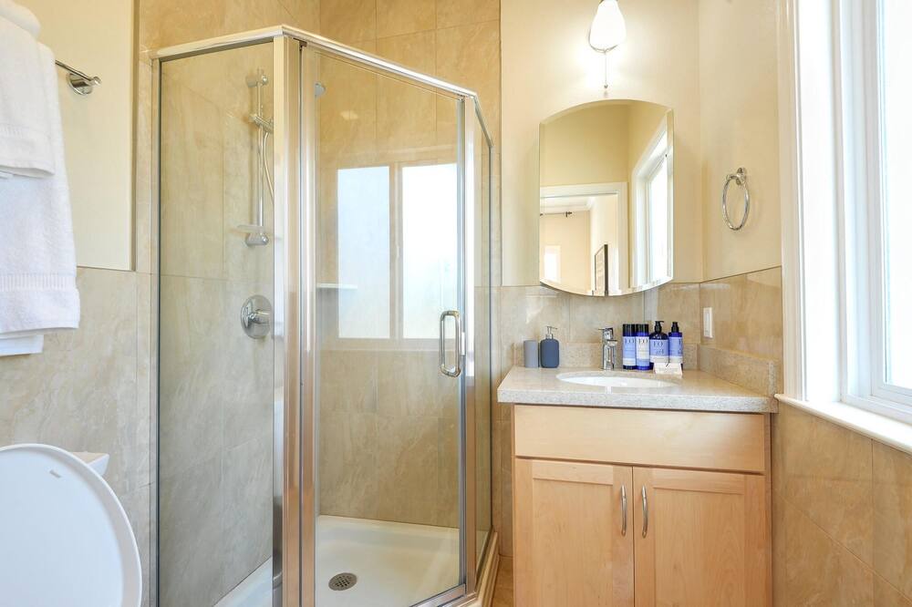 Photo of Bathroom in Nimitz