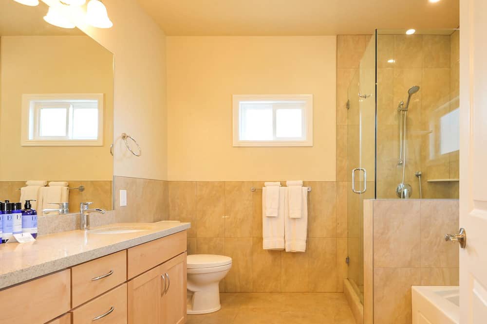Photo of Bathroom in Nimitz