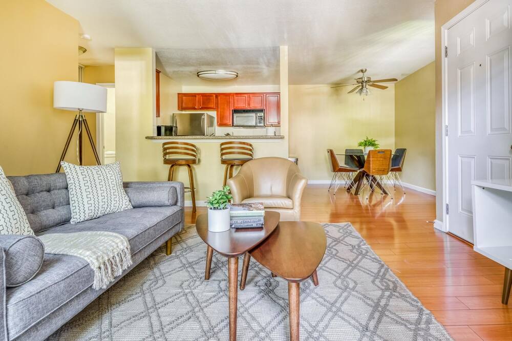 Photo of Livingroom in Centerville