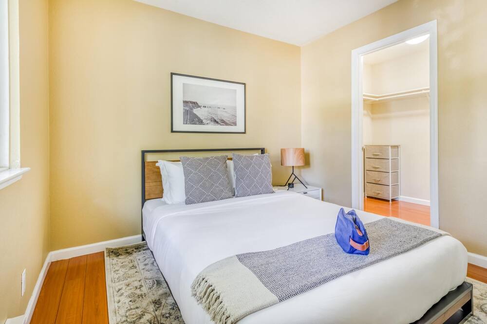 Photo of Bedroom in Centerville