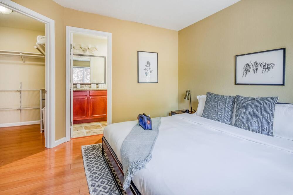 Photo of Bedroom in Centerville