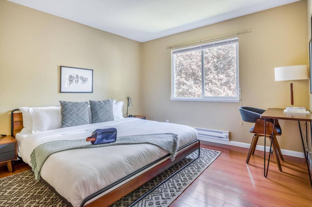 Photo of Bedroom in Centerville