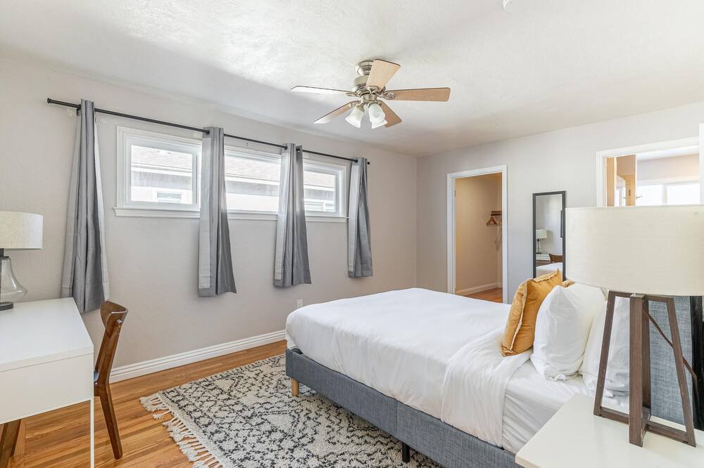 Photo of Bedroom in San Leandro