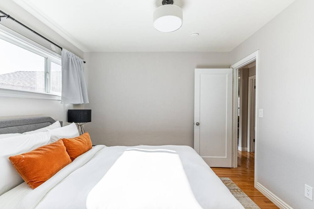 Photo of Bedroom in San Leandro