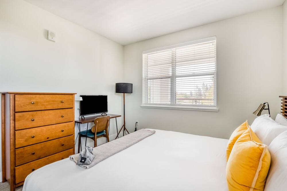 Photo of Bedroom in Centerville