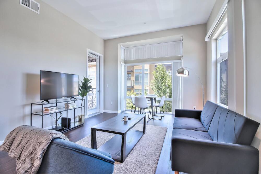 Photo of Livingroom in Cupertino
