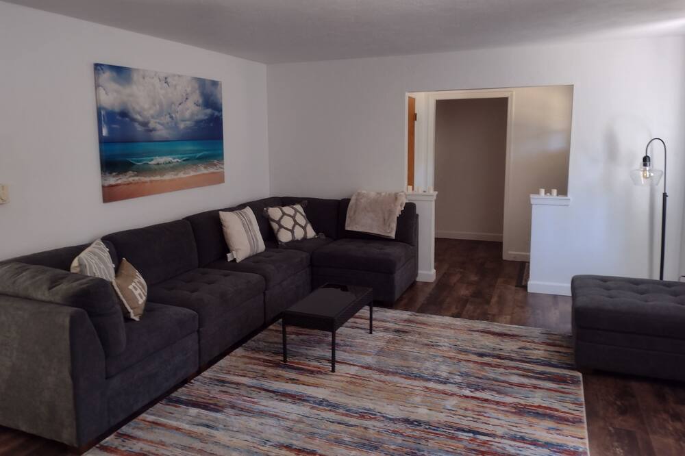 Photo of Livingroom in Garberville