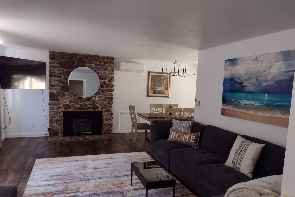 Photo of Livingroom in Garberville