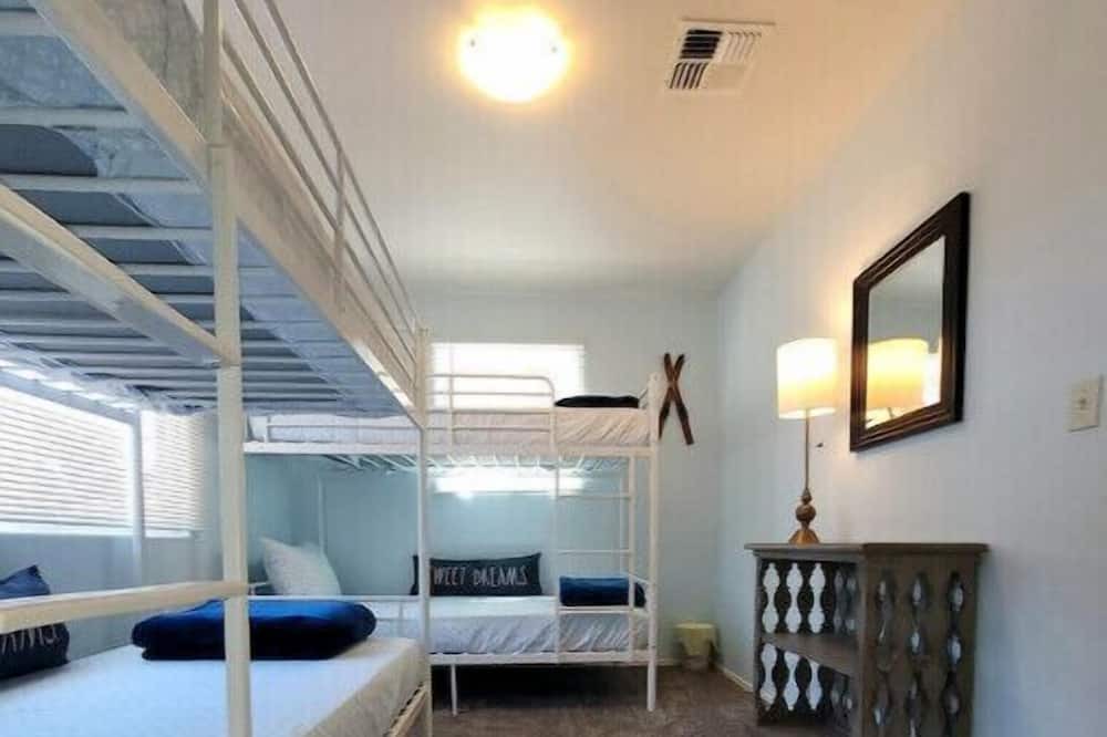 Photo of Bedroom in Lake Isabella