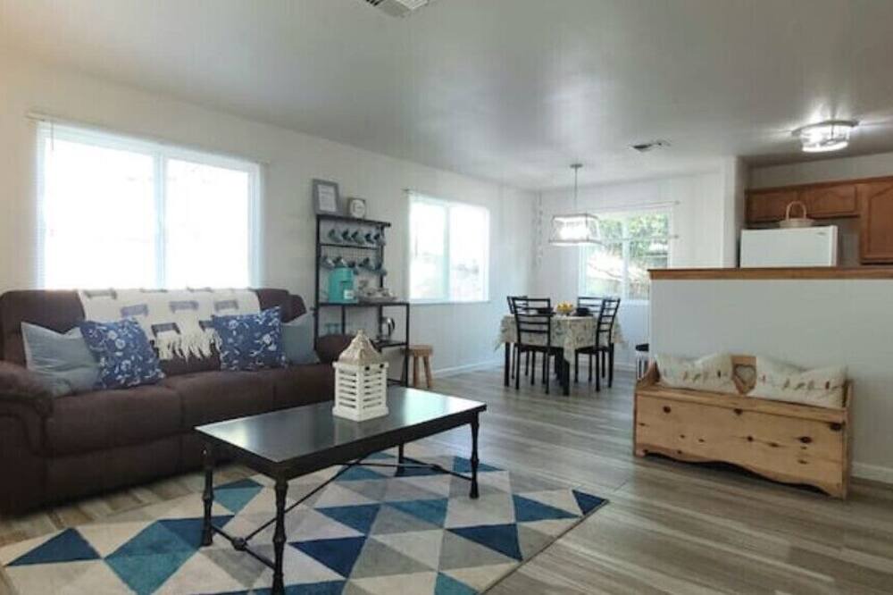 Photo of Livingroom in Lake Isabella
