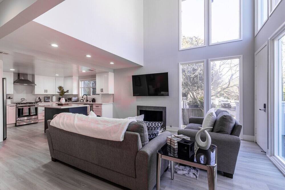 Photo of Livingroom in Menlo Park