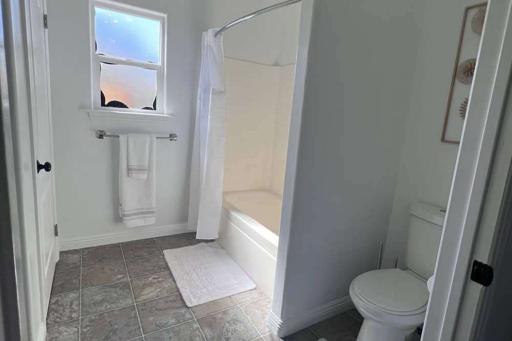 Photo of Bathroom in Rosedale