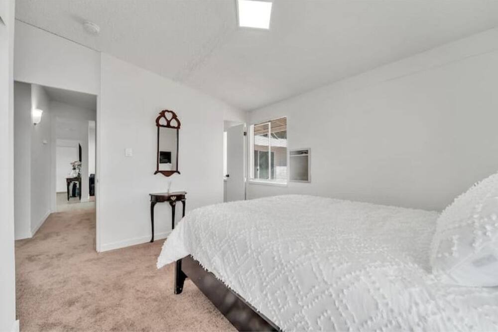 Photo of Bedroom in California City