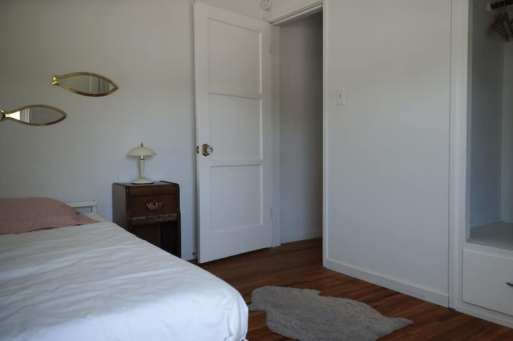 Photo of Bedroom in Oleander - Sunset