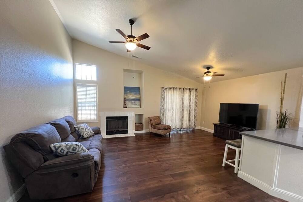 Photo of Livingroom in Valley Oak