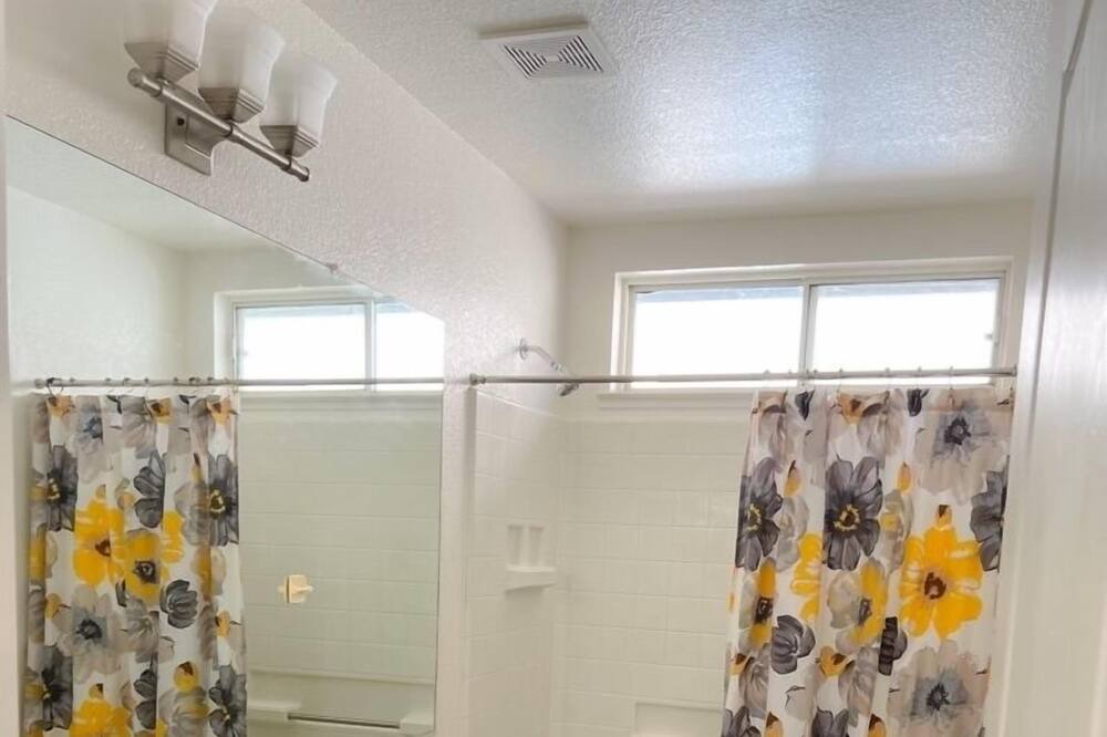 Photo of Bathroom in Valley Oak