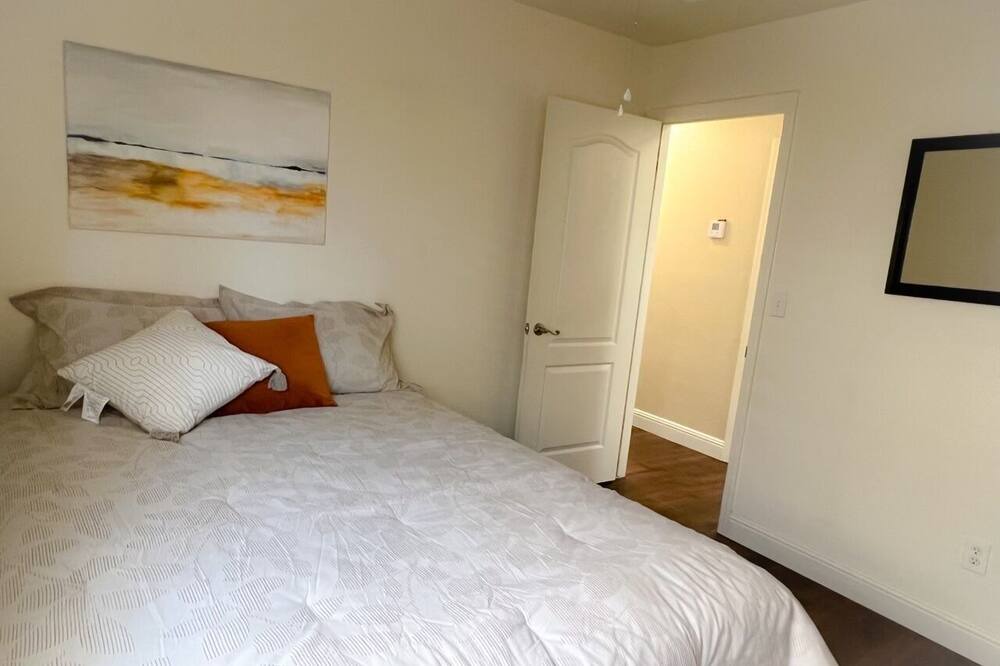 Photo of Bedroom in Valley Oak