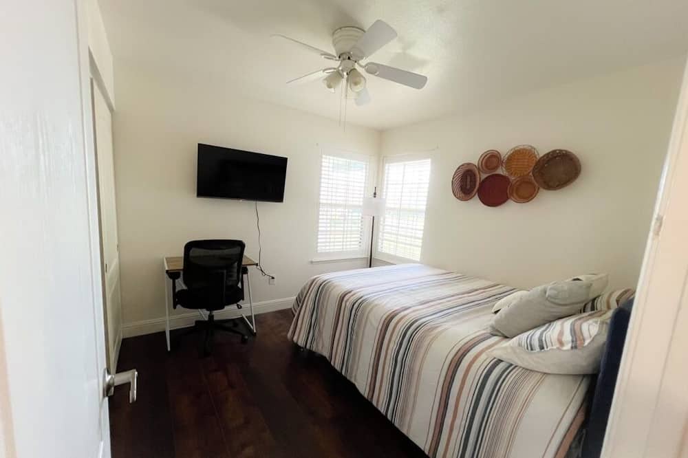 Photo of Bedroom in Valley Oak