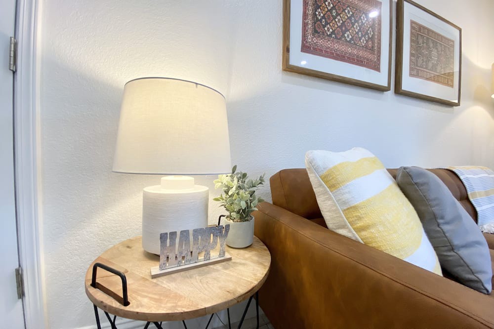 Photo of Livingroom in Downtown