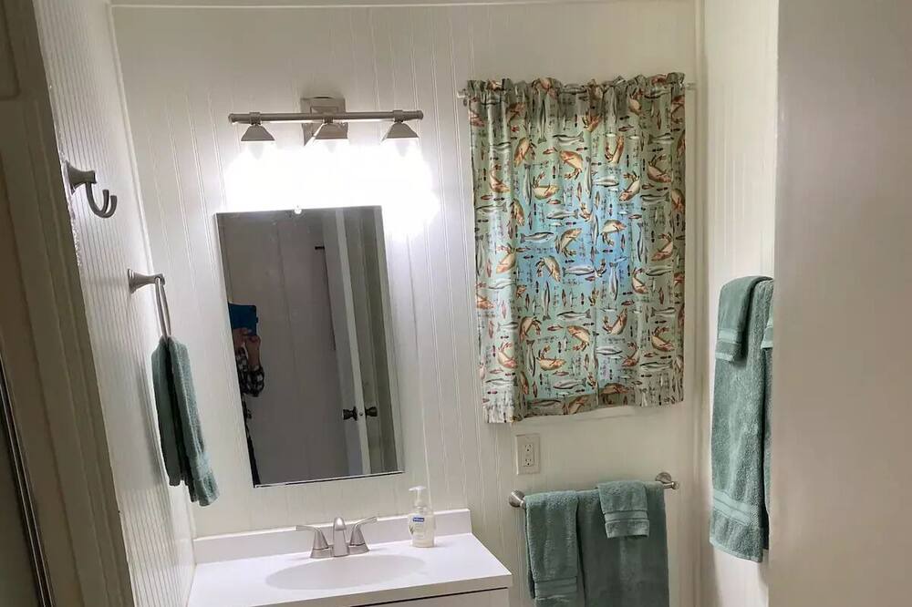 Photo of Bathroom in Groveland