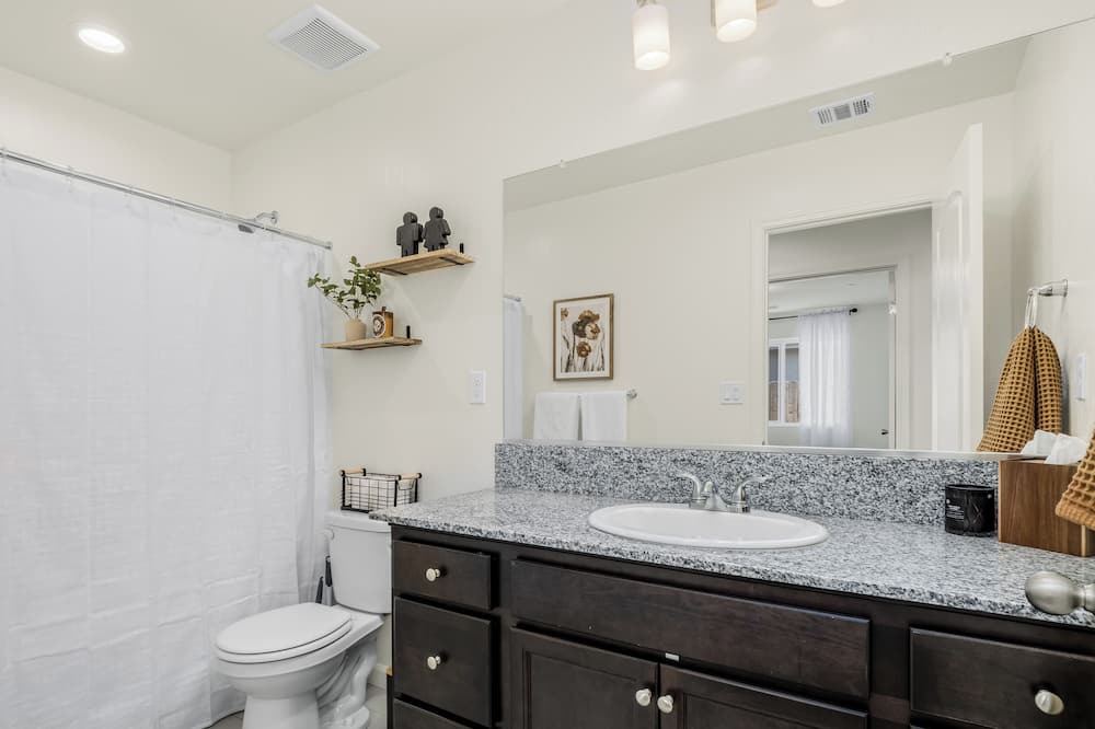 Photo of Bathroom in Hanford