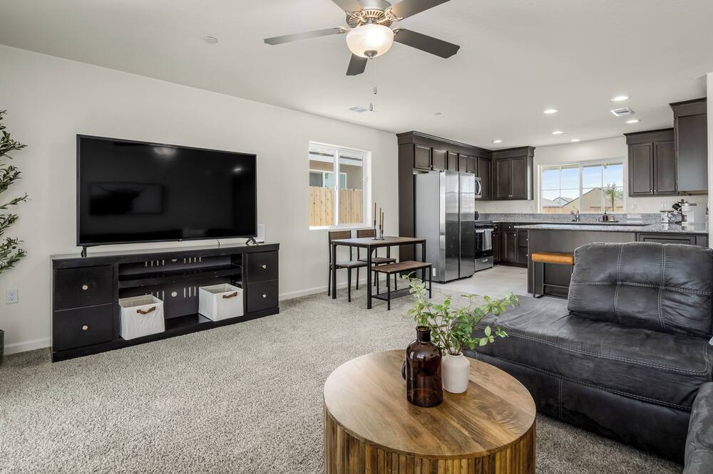 Photo of Livingroom in Hanford
