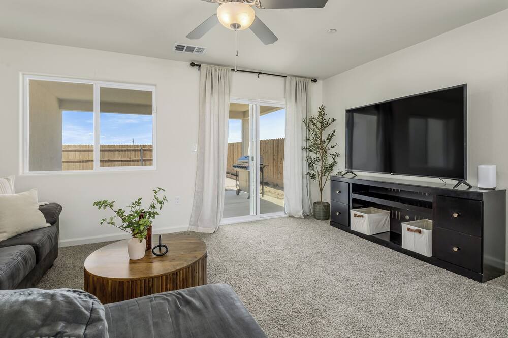 Photo of Livingroom in Hanford