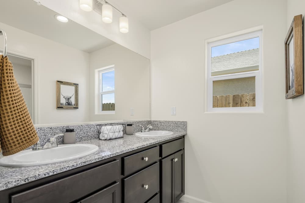Photo of Bathroom in Hanford