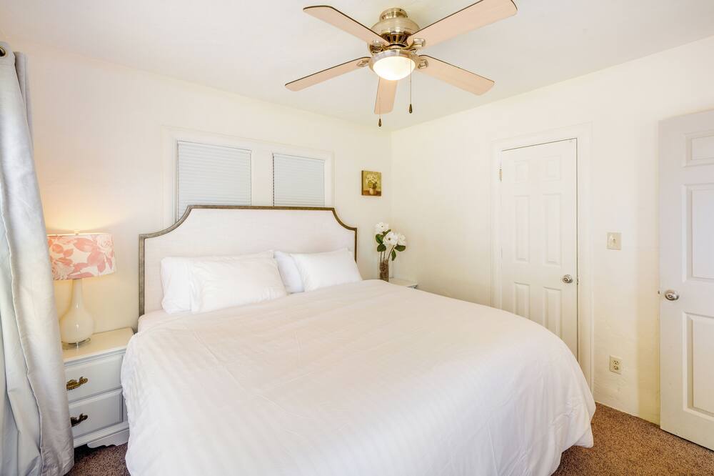 Photo of Bedroom in Oleander - Sunset