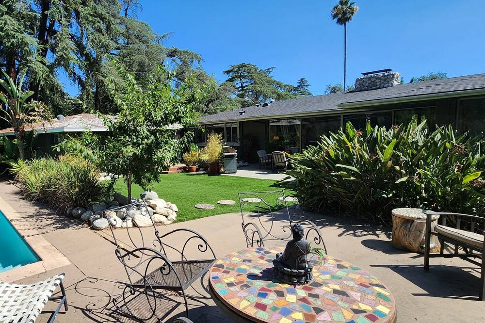 Photo of Outdoor in Altadena