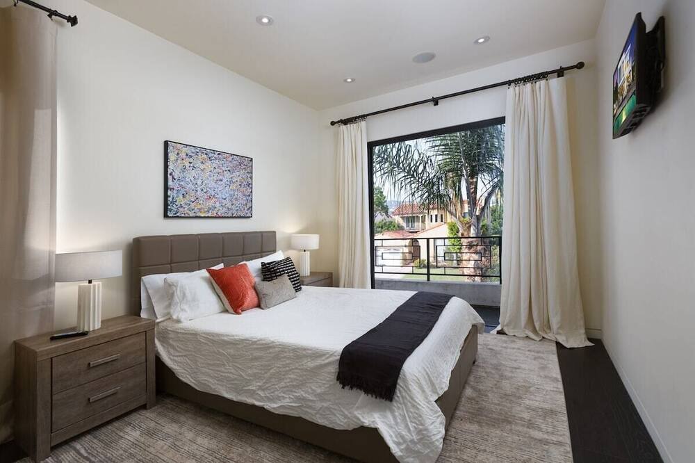 Photo of Bedroom in La Brea