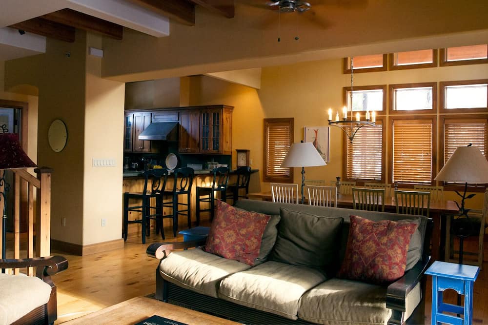 Photo of Livingroom in Sugar Bowl Resort