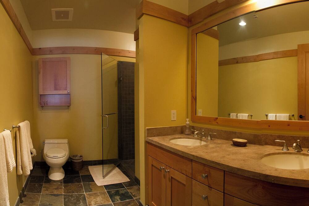 Photo of Bathroom in Sugar Bowl Resort