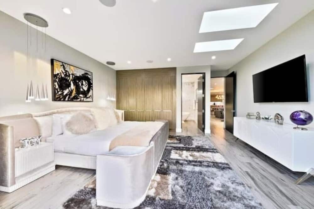 Photo of Livingroom in Faircrest Heights