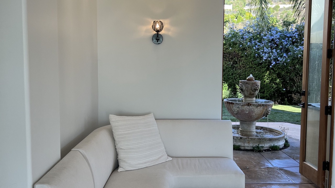 Photo of Livingroom in Eastern Malibu