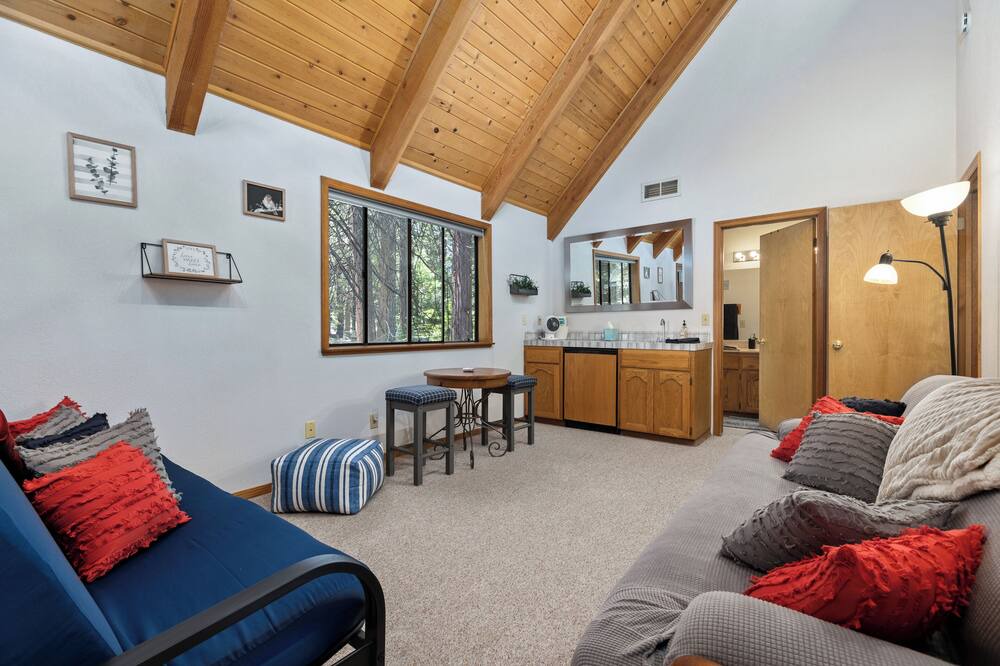 Photo of Livingroom in Sierra Cedars