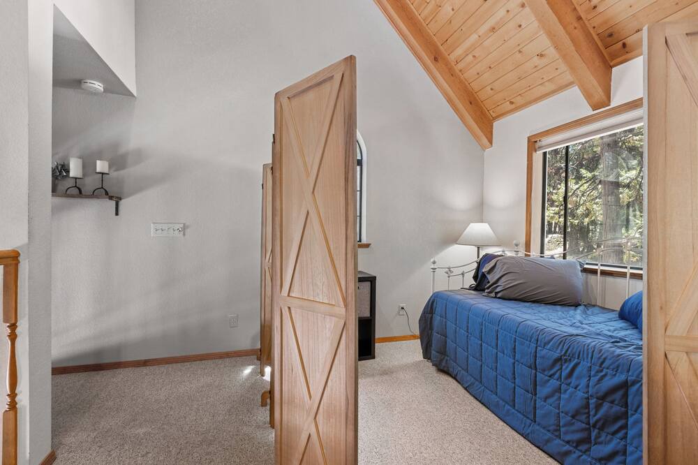 Photo of Bedroom in Sierra Cedars
