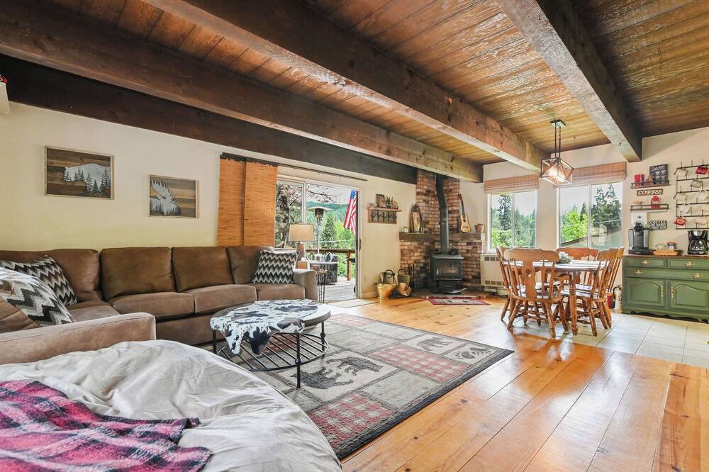 Photo of Livingroom in Twain Harte