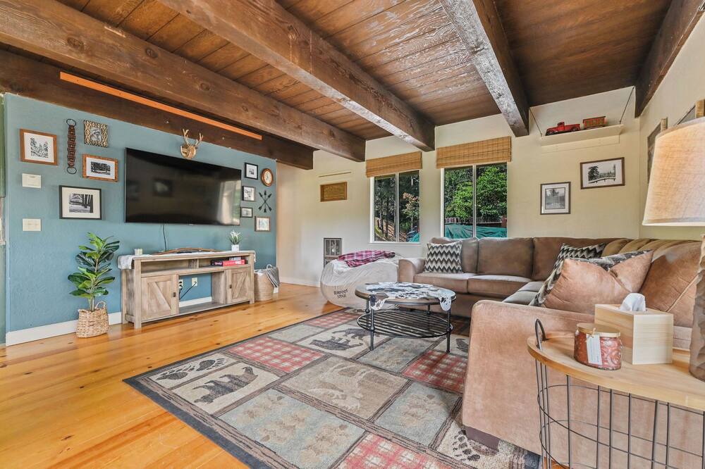 Photo of Livingroom in Twain Harte