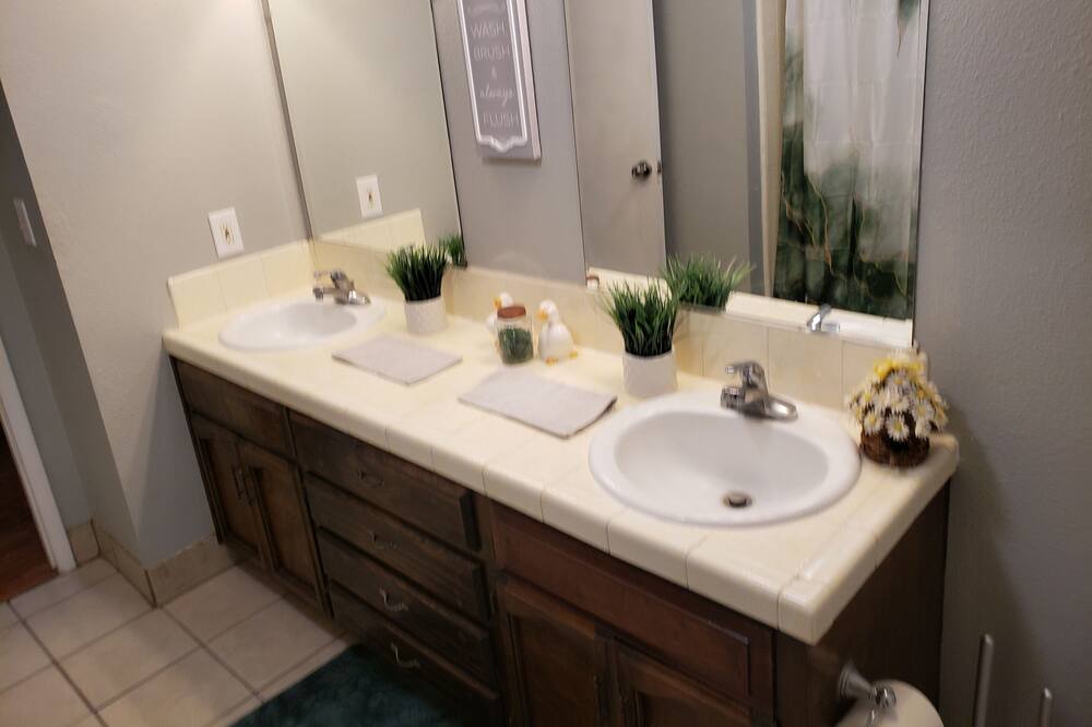 Photo of Bathroom in Merced