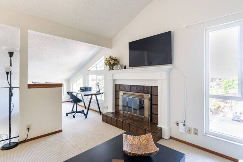 Photo of Livingroom in Hayward