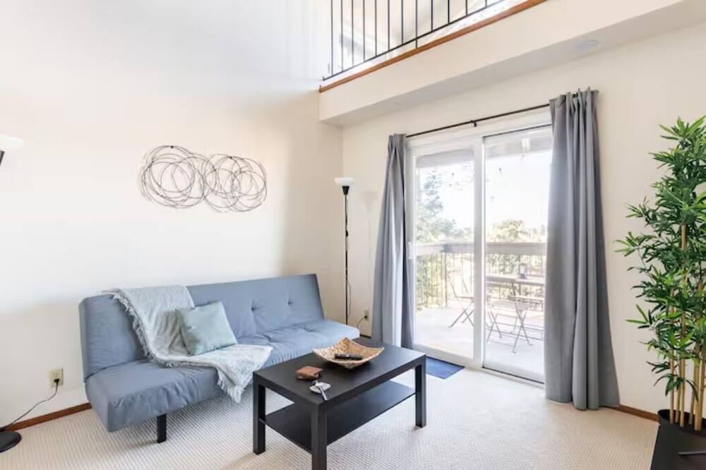 Photo of Livingroom in Hayward