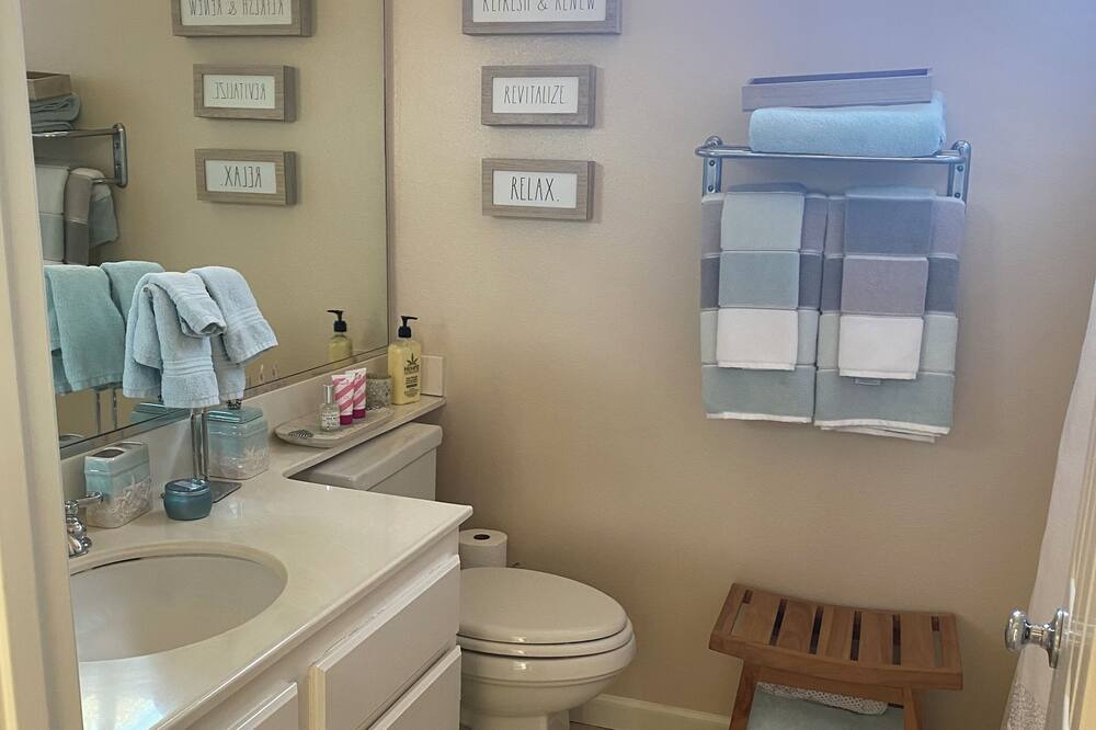 Photo of Bathroom in Thousand Oaks