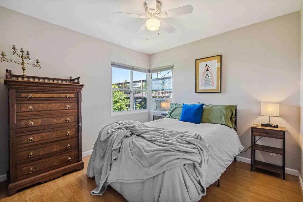 Photo of Bedroom in Oakland