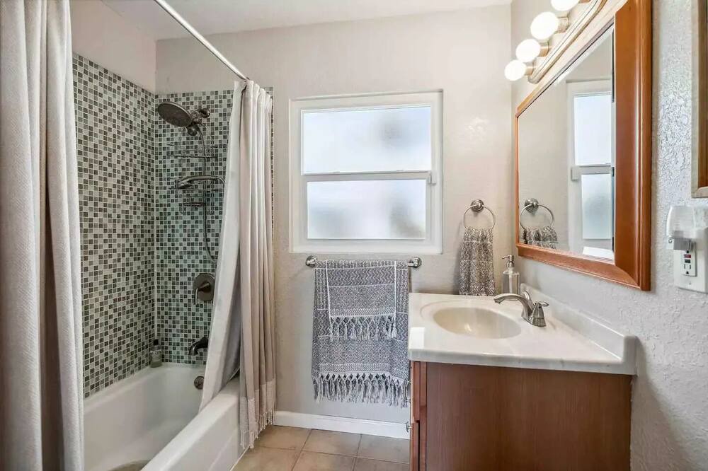 Photo of Bathroom in Oakland