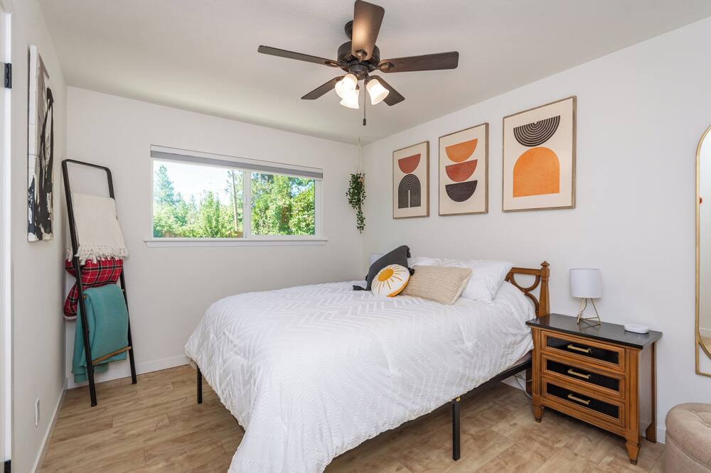 Photo of Bedroom in Apple Hill