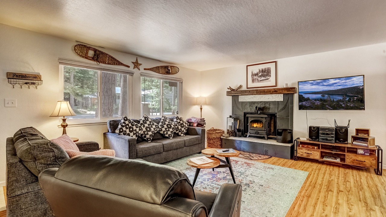 Photo of Livingroom in North Upper Truckee