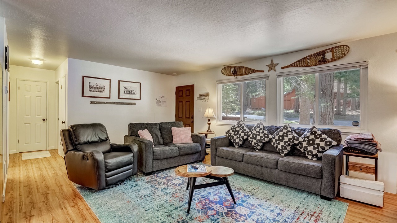 Photo of Livingroom in North Upper Truckee